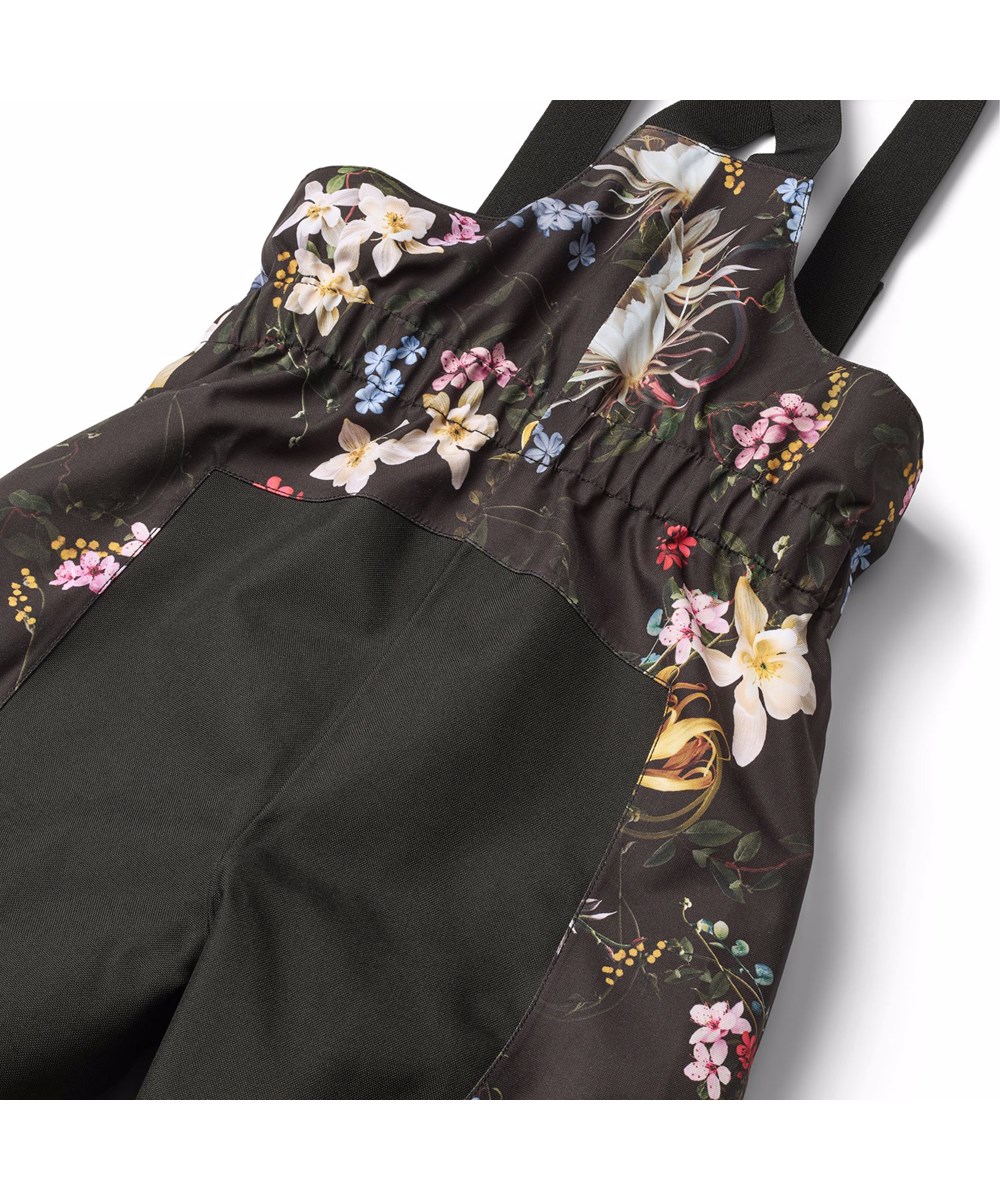 Play Pro - Paisley Flowers - Black wind and waterproof ski pants for children made of recycled polyester with a print of colourful flowers. The ski pants have adjustable braces and are padded with 3M™ Thinsulate™.