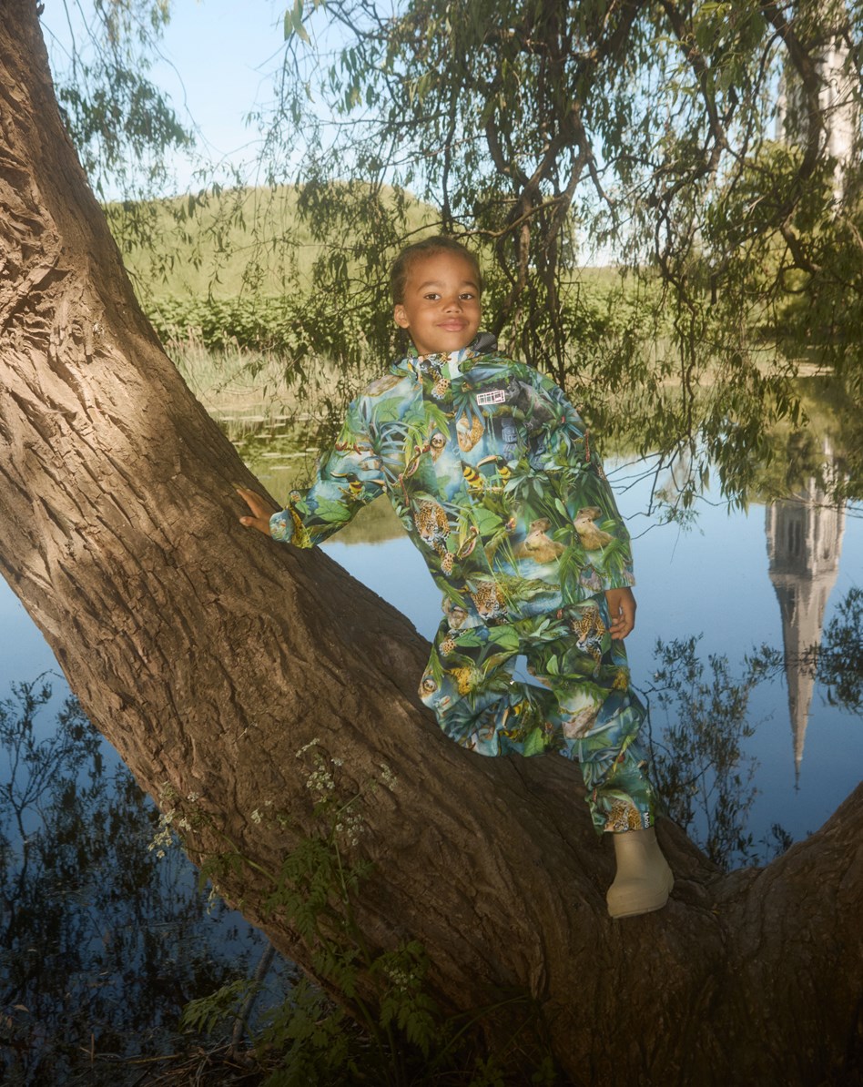 Waiton - Jungle Life - Green wind and waterproof raincoat for children in recycled polyester with detachable hood.