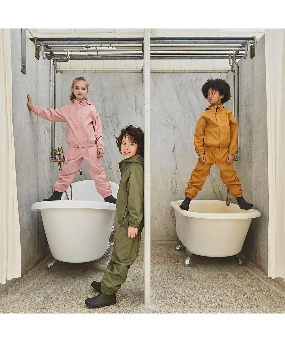 Whalley - Vegetation - Green rainwear set with star reflectors