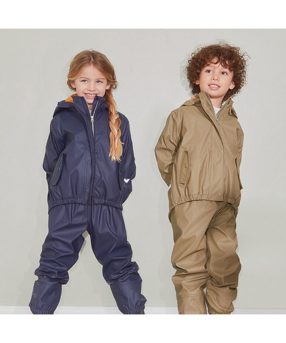 Zab - Khaki Green - Recycled rubber rain trousers in khaki