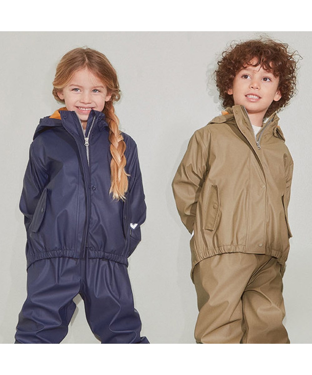 Zan - Khaki Green - Recycled rubber rain jacket in khaki