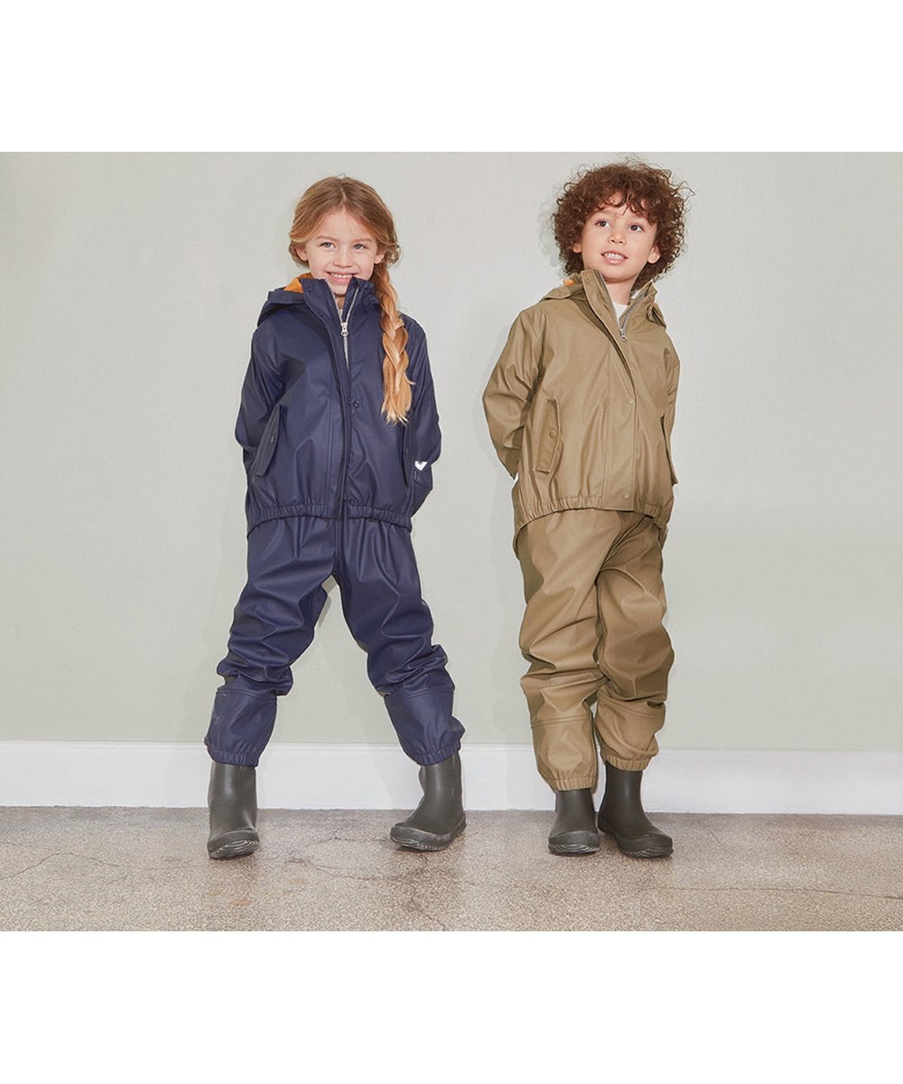 Zet - Khaki Green - Recycled rubber rainwear set in khaki