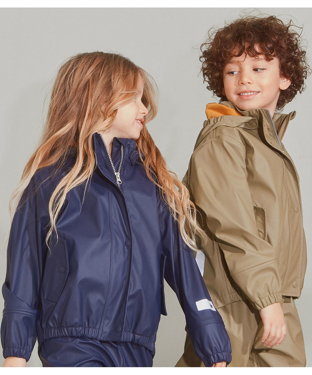 Zet - Khaki Green - Recycled rubber rainwear set in khaki