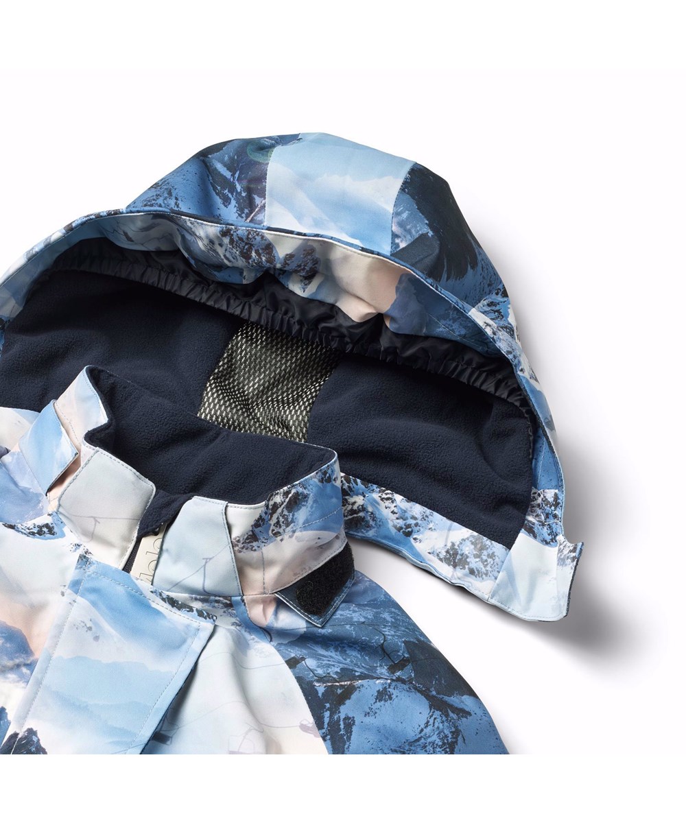 Hux - Mountain High - Children's snowsuit in recycled polyester with a winter landscape print in shades of blue.