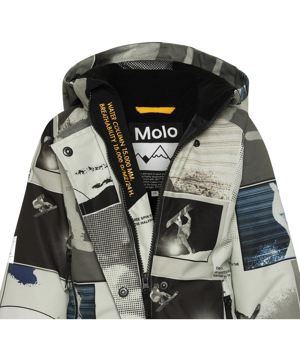 Hux - Screenshot - Recycled beige snowsuit with snowboarders