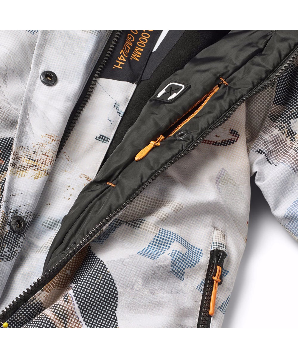 Hux - Spin 1260 - Children's snowsuit in recycled polyester with a pixel print of a cool snowboarder in the Alps.