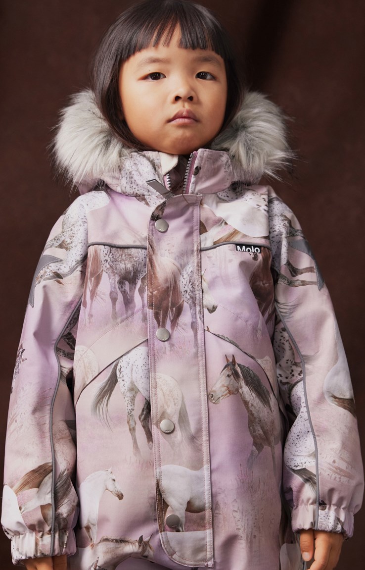 Polaris Fur - Dreamy Horses - Children's snowsuit in recycled polyester with a beautiful horse print in shades of pink and purple on a dreamy background.