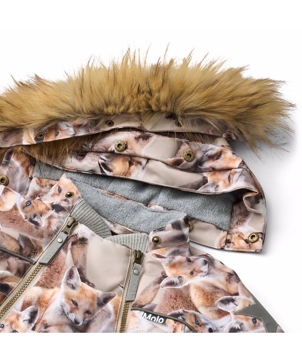 Pyxis Fur - Playing Foxes - Wind and waterproof snowsuit for a cold winter with a print of fox cubs in brown shades made from recycled polyester and padded with 3M™ Thinsulate™.