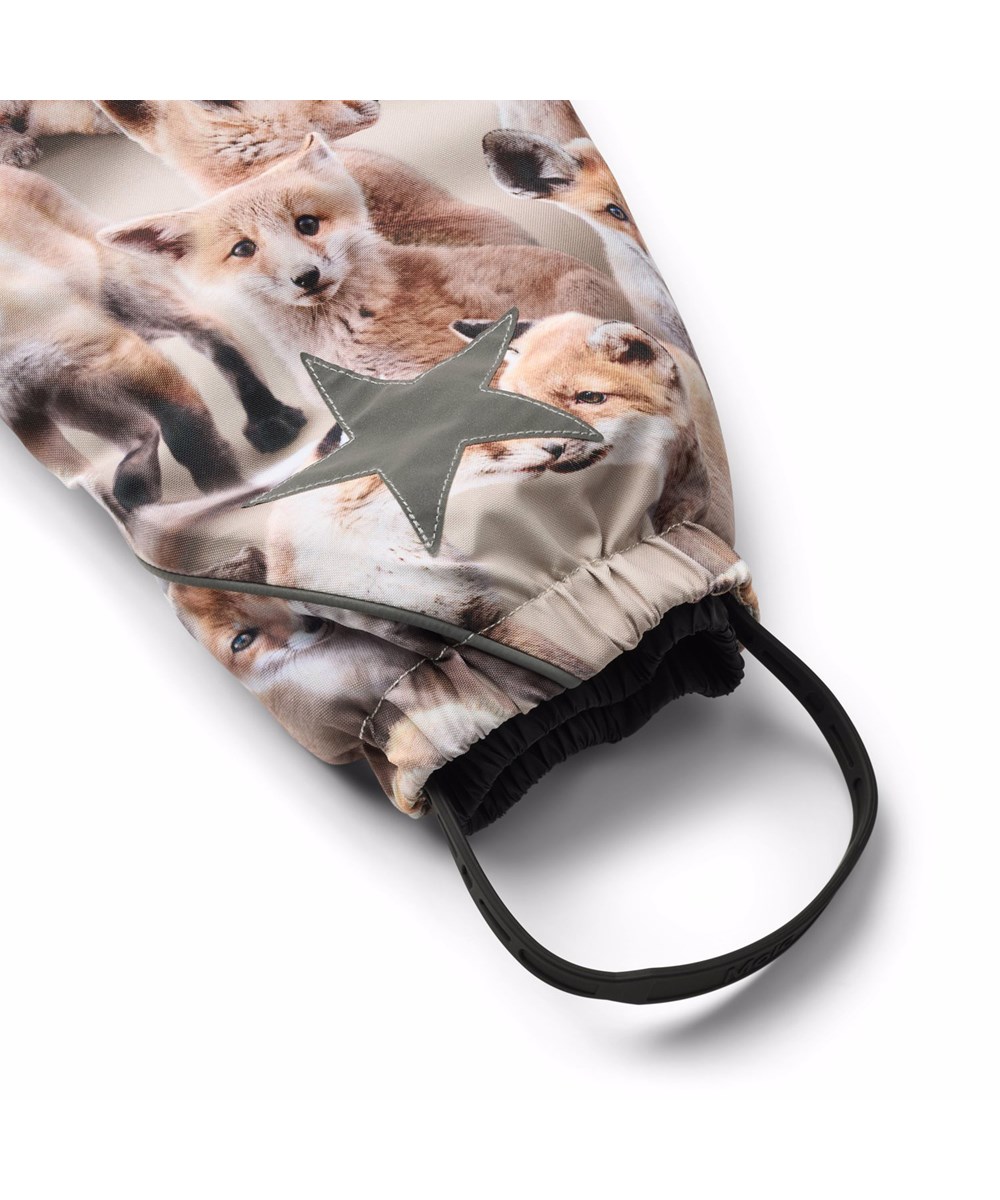 Pyxis Fur - Playing Foxes - Wind and waterproof snowsuit for a cold winter with a print of fox cubs in brown shades made from recycled polyester and padded with 3M™ Thinsulate™.