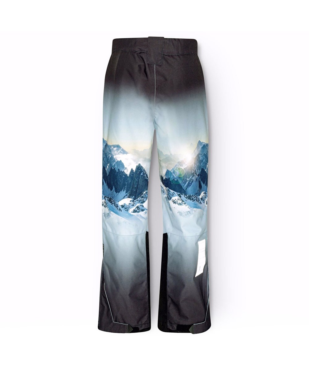 Jump Pro - High In Sky - Vind- og vandtætte overtrækker til en kold vinter i genanvendt polyester, med et print af snedækket alper, solens skær og en klar blå himmel. Bukserne er foret med 3M™ Thinsulate™