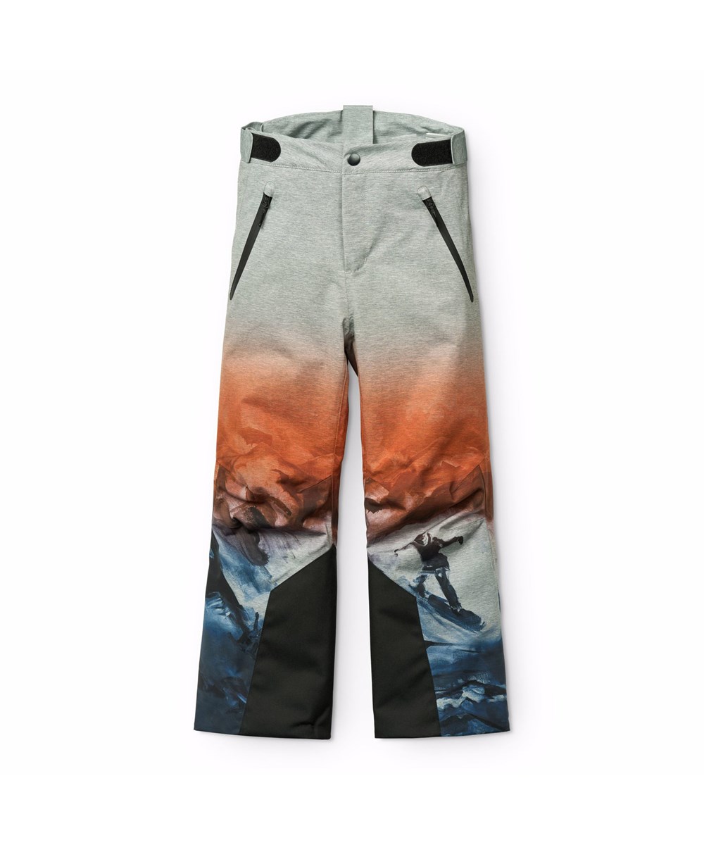 Jump Pro - Sunrise - Vind- og vandtætte overtræksbukser til børn i genanvendt polyester. Bukserne er grå, orange og blå med et print af snowboarder i alperne og vatteret med 3M™ Thinsulate™.
