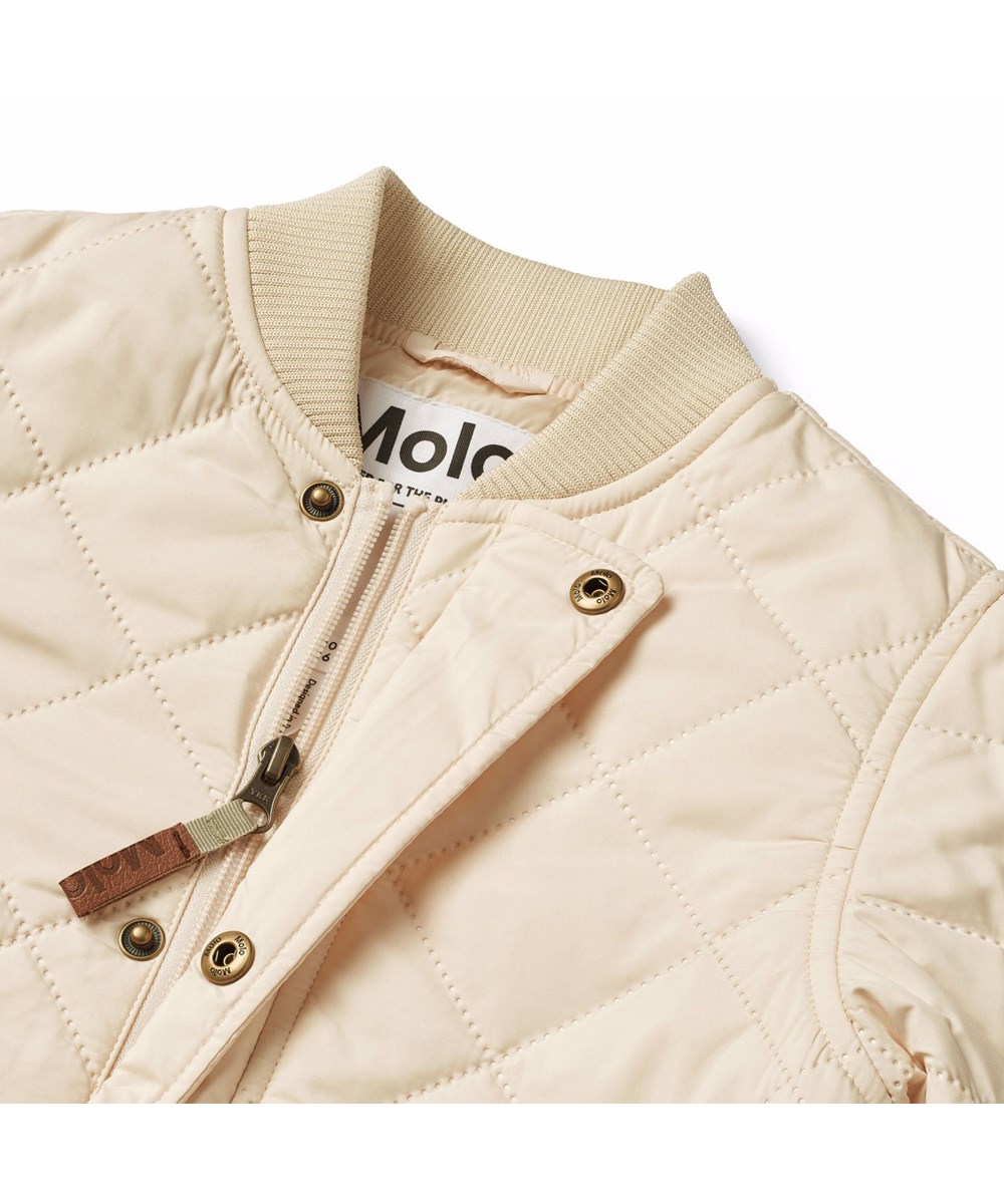 Hallow - Brazilian Sand - Beige quiltet termojakke til børn i genanvendt polyester.