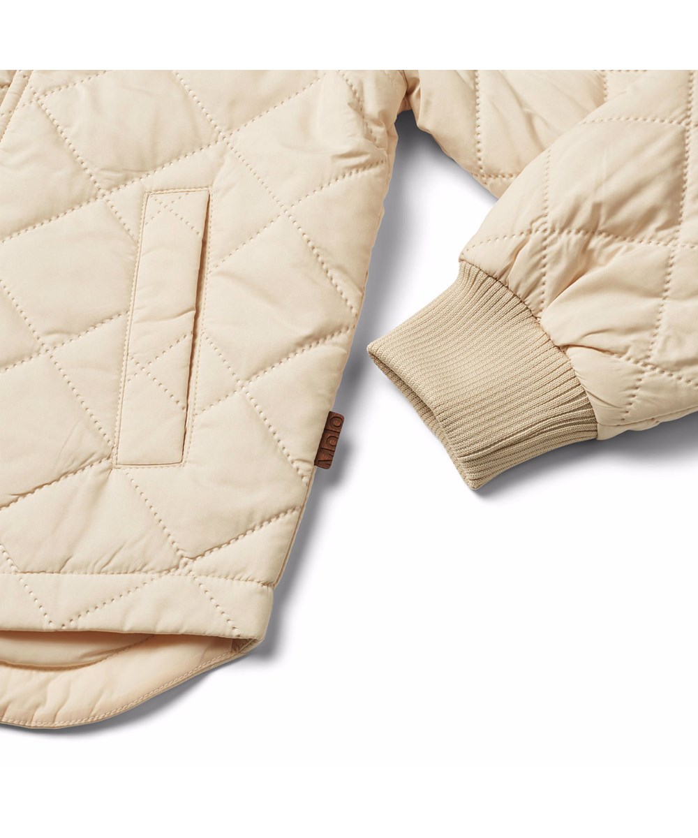Hallow - Brazilian Sand - Beige quiltet termojakke til børn i genanvendt polyester.