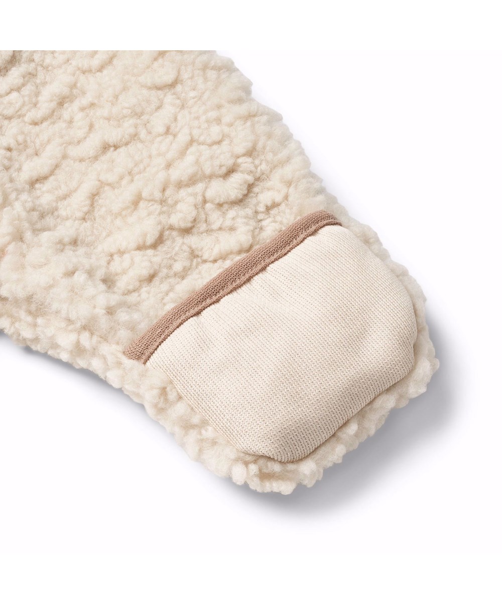 Umeko - White Noise - Råhvid babydragt i fleece med bamseører