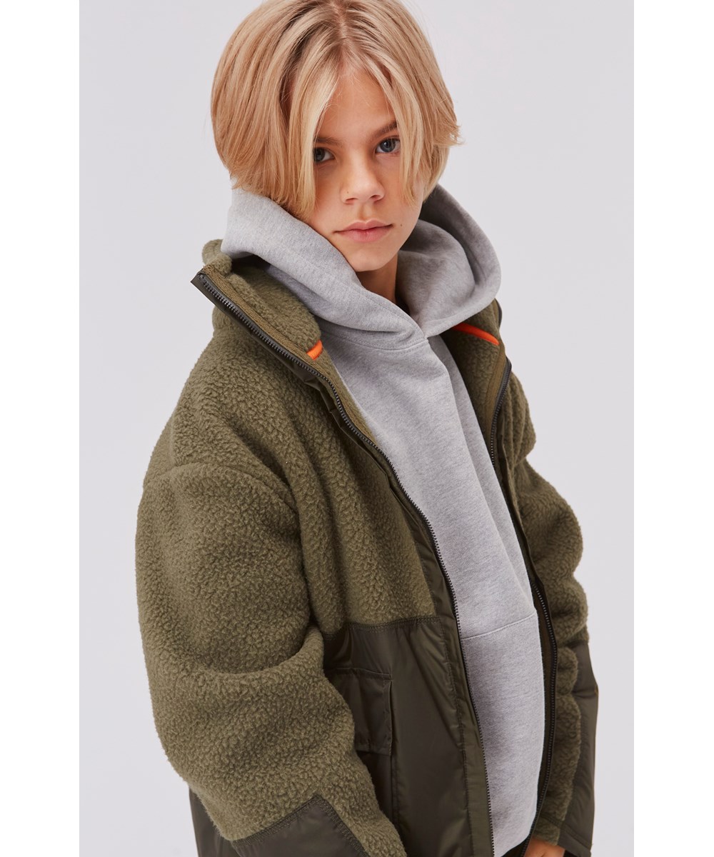 Utha - Forest - Recycled mørkegrøn fleece jakke 