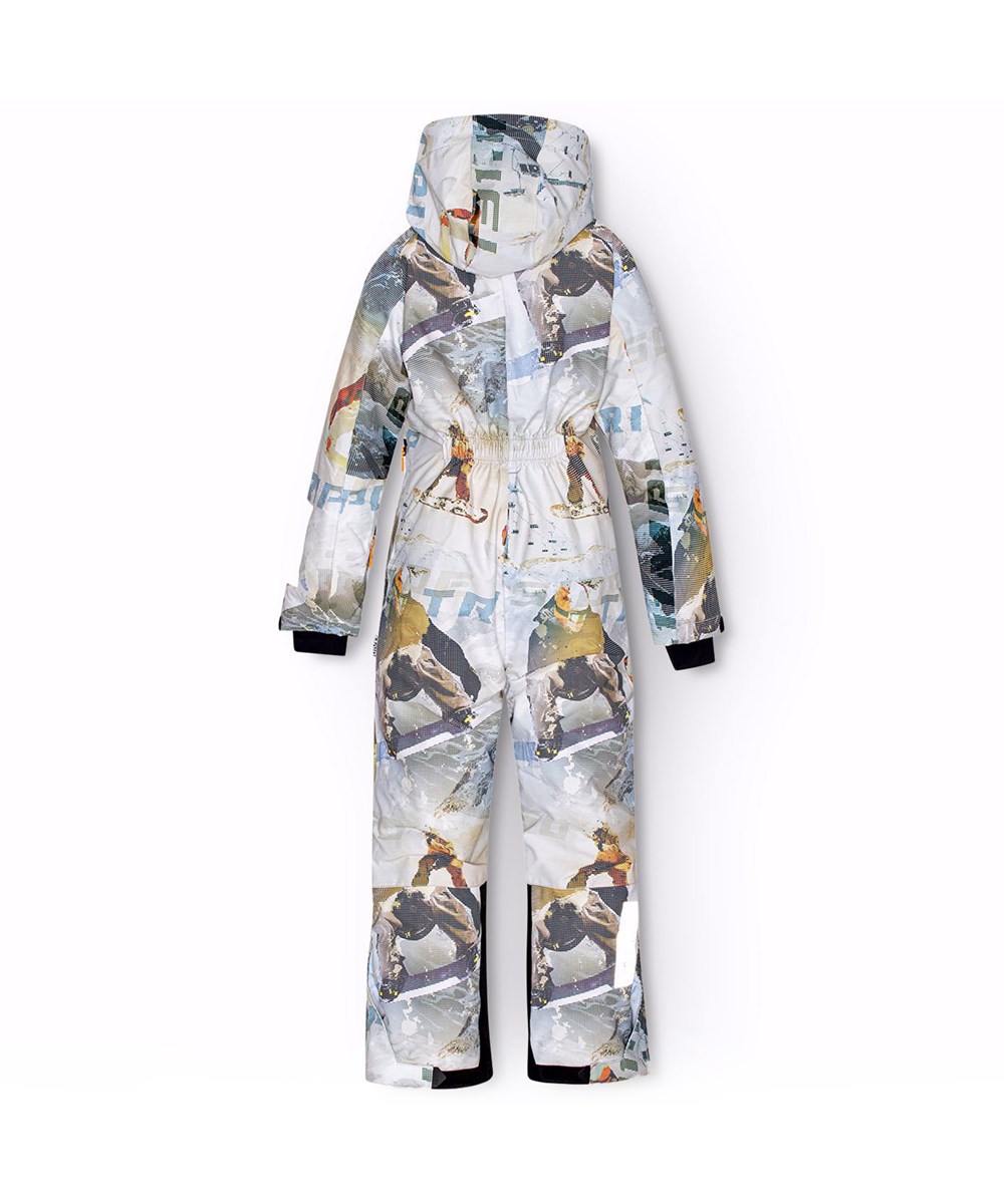 Hux - Spin 1260 - Flyverdragt til en kold vinter eller skiferie i genanvendt polyester, med et pixeleret print af cool snowboarder i alperne. Dragten er vind og vandtæt og foret med 3M™ Thinsulate™