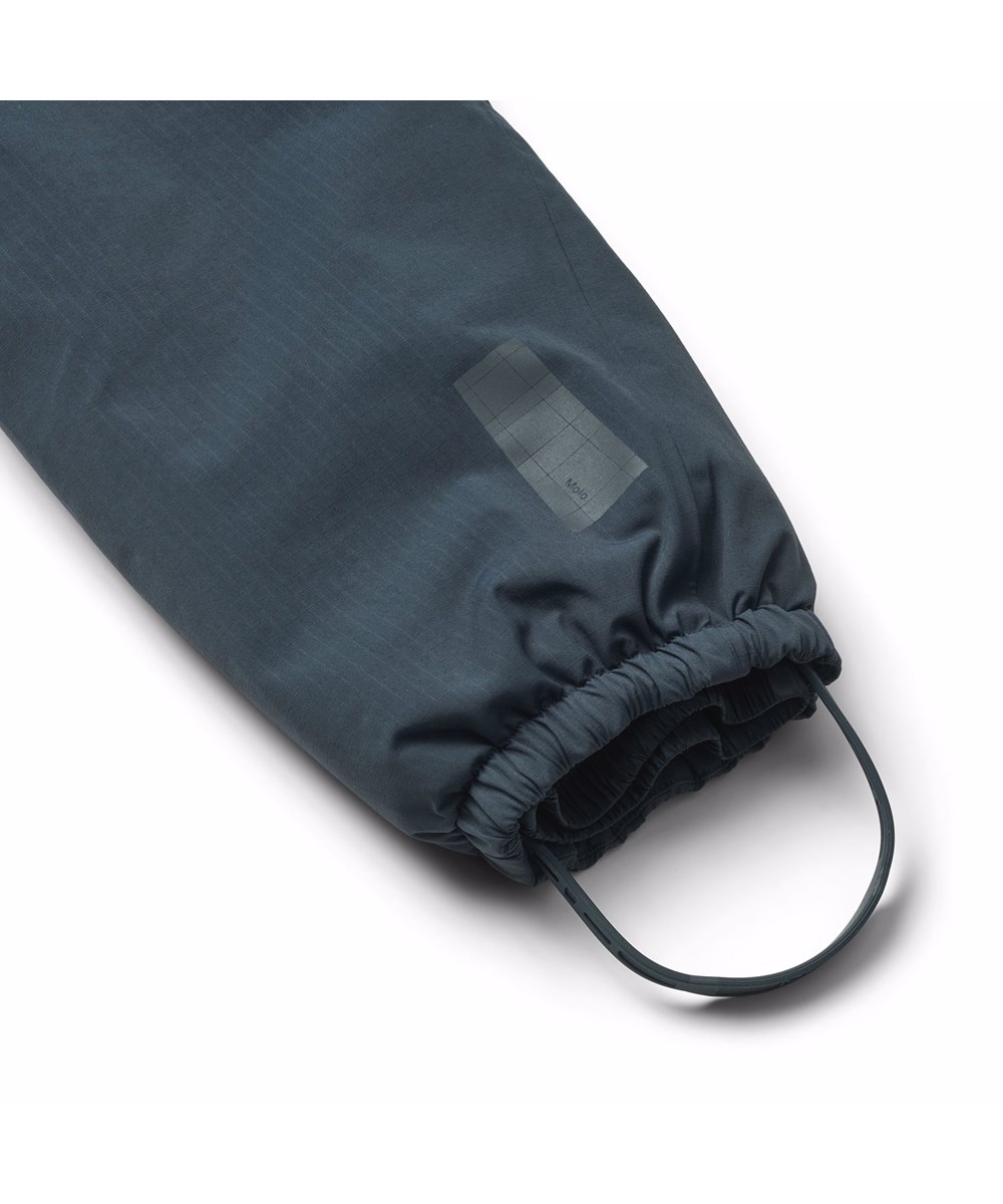 Pingo - Night Navy - Vandafvisende mørkeblå flyverdragt, fremstillet i genanvendt nylon samt temperatur ned til -10°C.