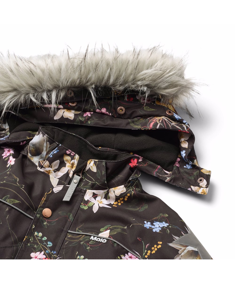 Polaris Fur - Paisley Flowers - Vind- og vandtæt mørkegrøn flyverdragt til en kold vinter eller skiferien til en kold vinter eller skiferien i genanvendt polyester og vatteret med 3M™ Thinsulate™.