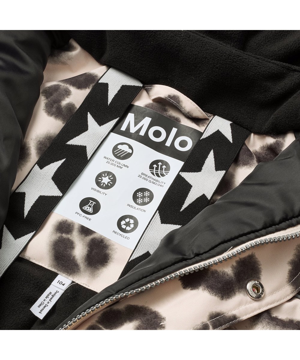 Polaris - Snow Leo - Vind- og vandtæt flyverdragt i unikt leopardprint til en kold vinter fremstillet i genanvendt polyester og vatteret med 3M™ Thinsulate™.