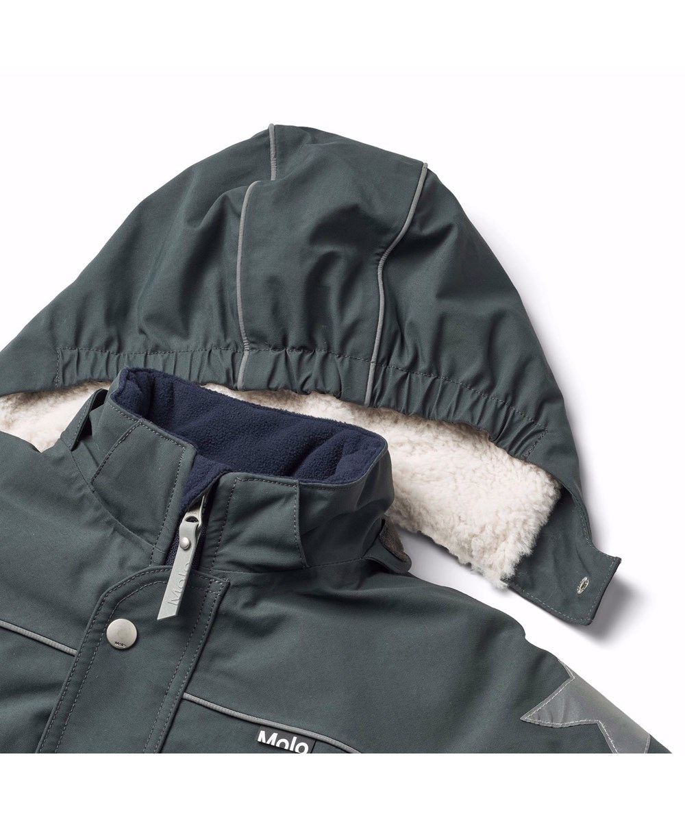 Polaris - Space Grey - Mørkegrå flyverdragt til en kold vinter i genanvendt polyester. Dragten er vind og vandtæt og foret med 3M™ Thinsulate™