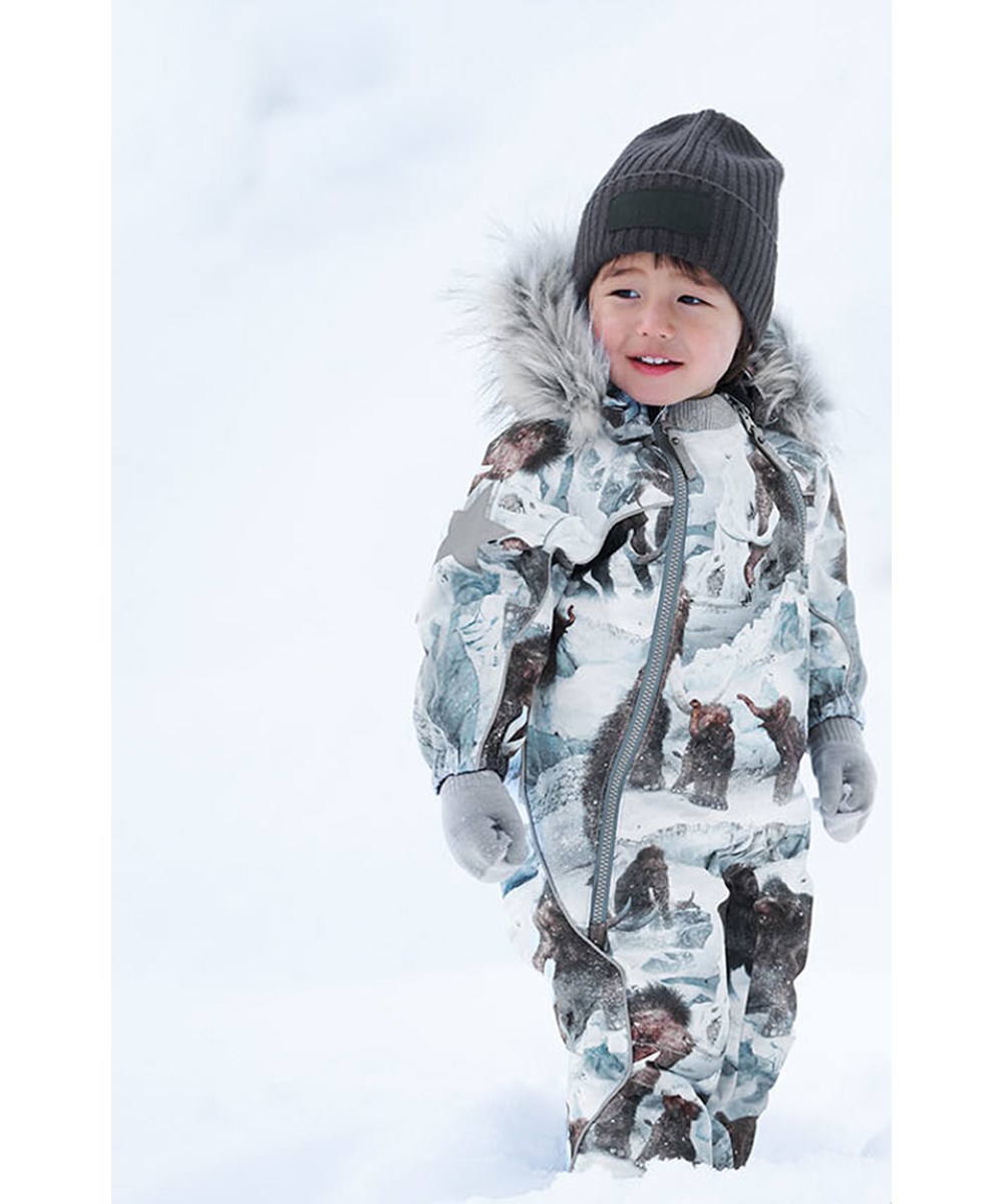 Pyxis Fur - Mammoth - Recycled baby flyverdragt med mammut print