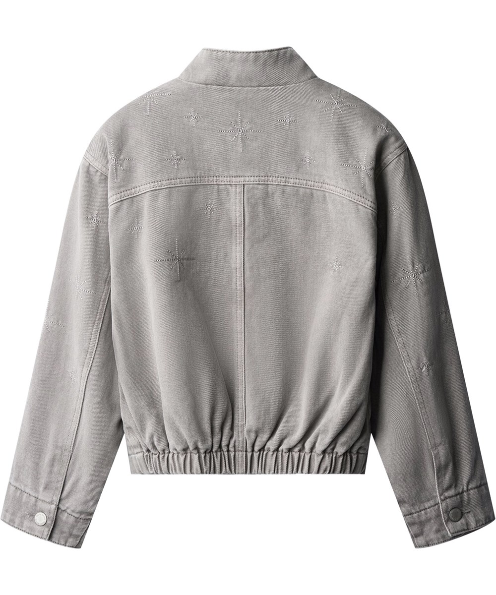 Hallie - Washed Grey - Grå denimjakke til børn med broderet stjerner i sølvtråd.