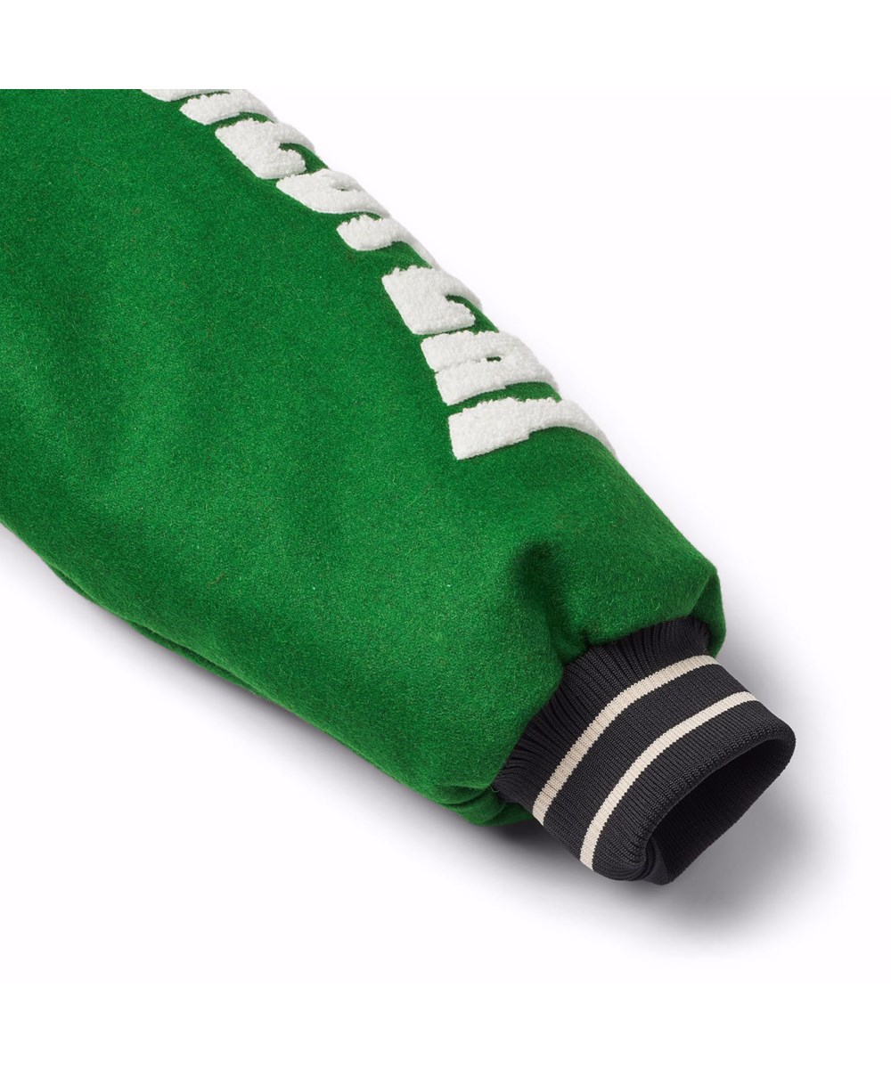 Hani - Multicolored - Baseball jakke i grøn, gul, grå og lilla farver med stilfulde patches, som kendetegner kollektionen, såsom "World Play," "In Real Life," og "I'm Real