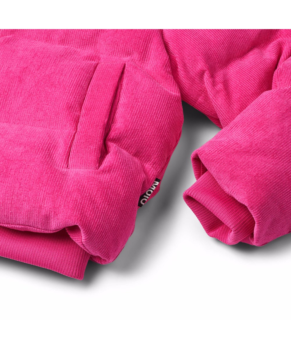 Helina - Shocking Pink - Pink fløjl jakke i bomuld med dunfyld, ribkanter i ærmer og omkring hoften, som hjælper med at holde vinden ude samt holder bedre på varmen