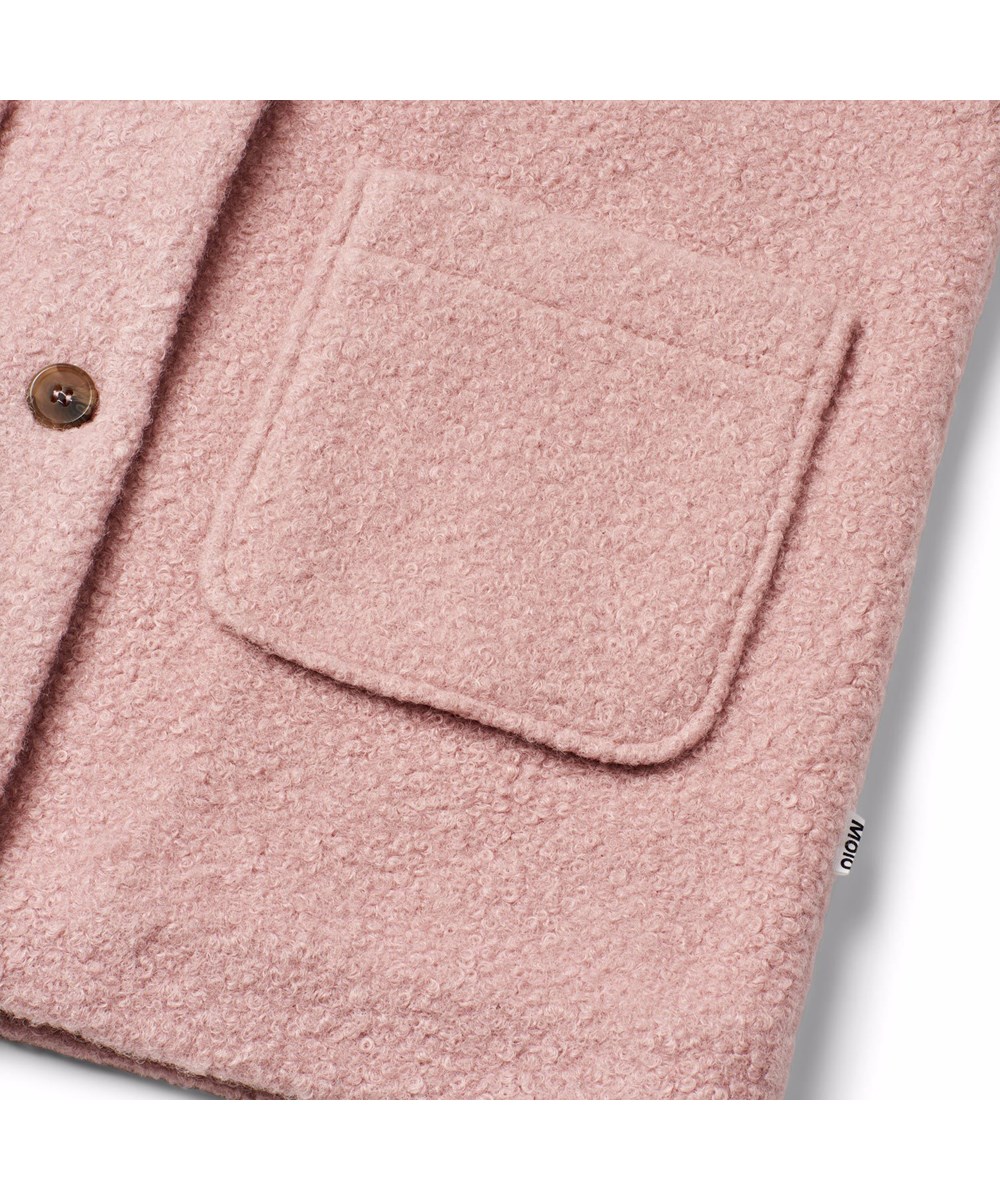 Hope - Petal Blush - Knælang rosa jakke vævet i en elegant Bouclé.