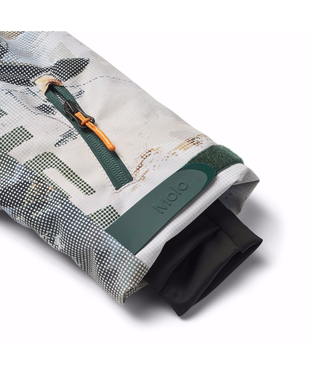 Alpine - Spin 1260 - Den perfekte vind- og vandtætte skijakke i genanvendt polyester, foret med fleece og 3M™ Thinsulate™, med et pixeleret print af cool snowboarder i alperne