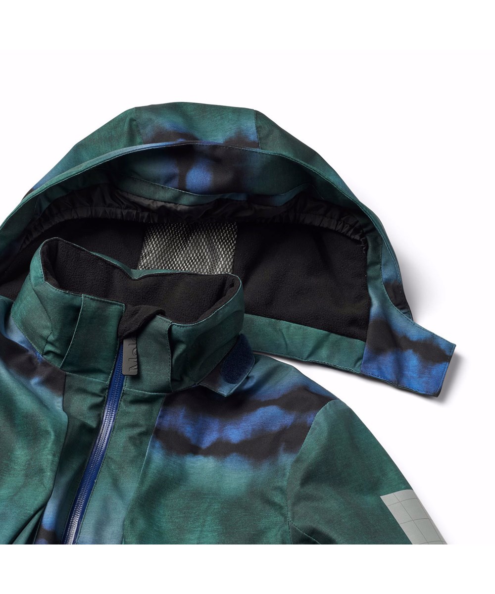 Alpine - Tie Dye Magic - Den perfekte vind- og vandtætte skijakke i genanvendt polyester, foret med fleece og 3M™ Thinsulate™, i grønt og blåt tie-dye