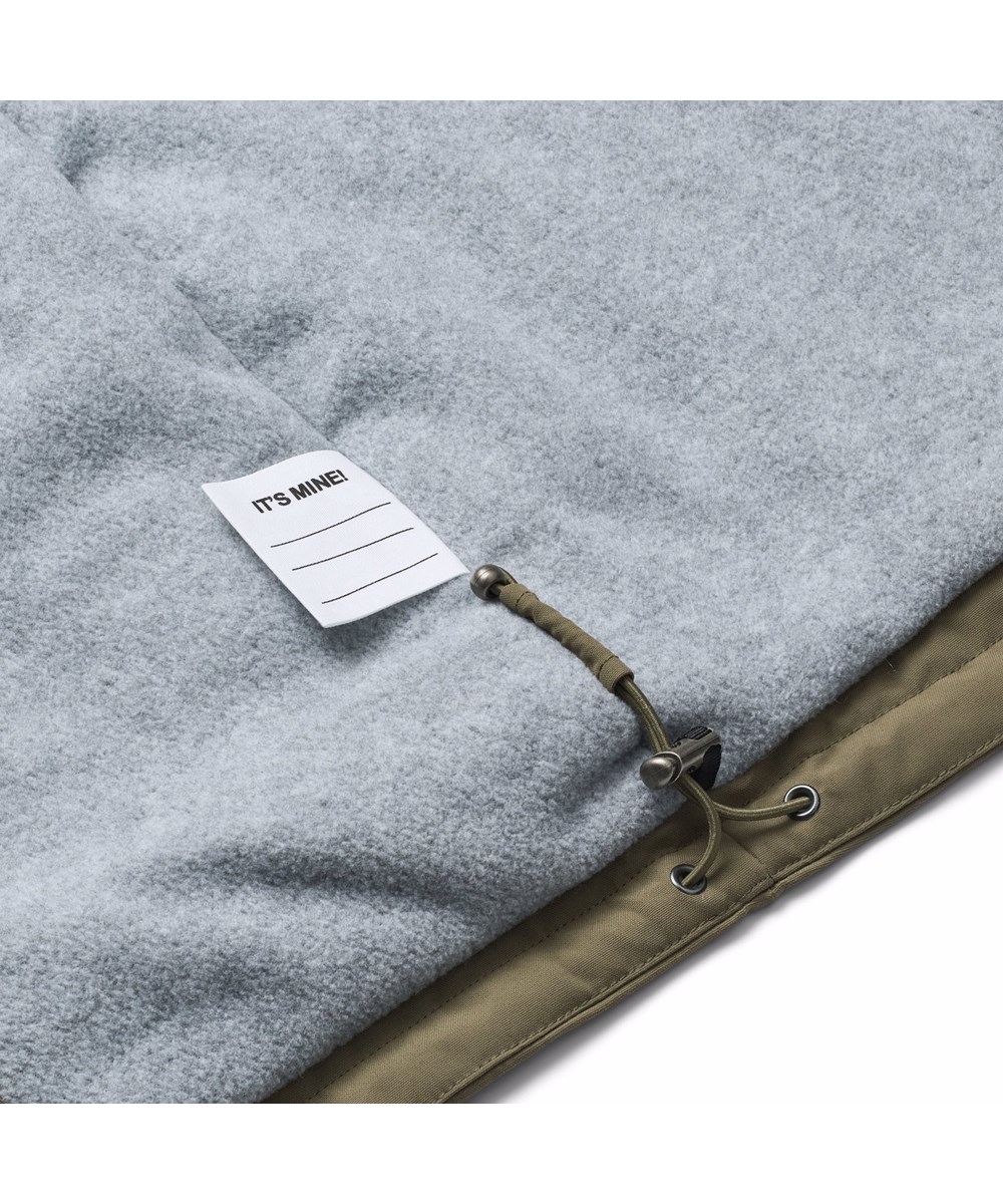 Castor - Bark Green - Vind- og vandtæt mørkegrøn vinterjakke til børn i genanvendt nylon samt vatteret med 3M™ Thinsulate™.