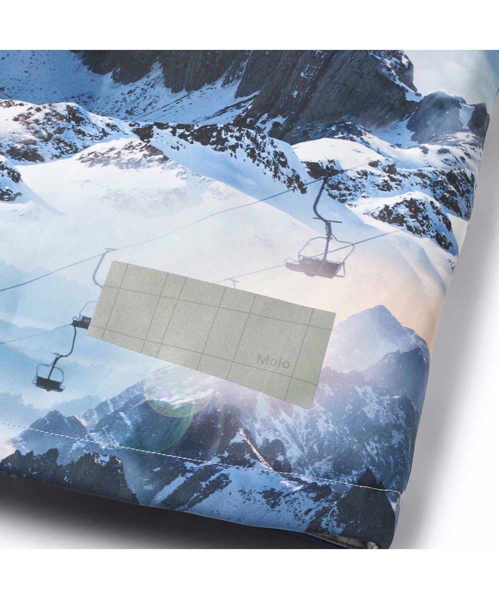 Castor - Mountain High - Vind- og vandtæt vinterjakke til en kold vinter i genanvendt polyester, med et pixeleret print af cool snowboarder i alperne samt foret med 3M™ Thinsulate™