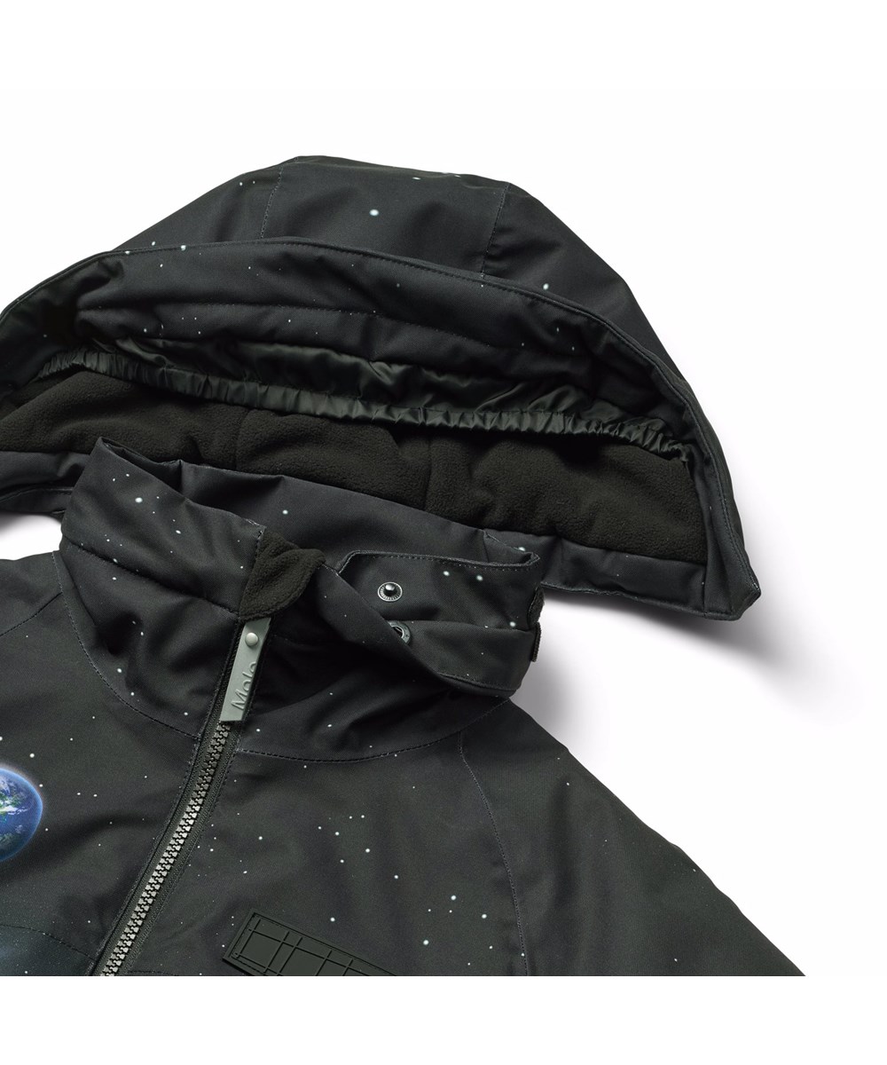 Castor - On The Moon - Vind- og vandtæt sort og blå vinterjakke til børn i genanvendt polyester samt vatteret med 3M™ Thinsulate™.