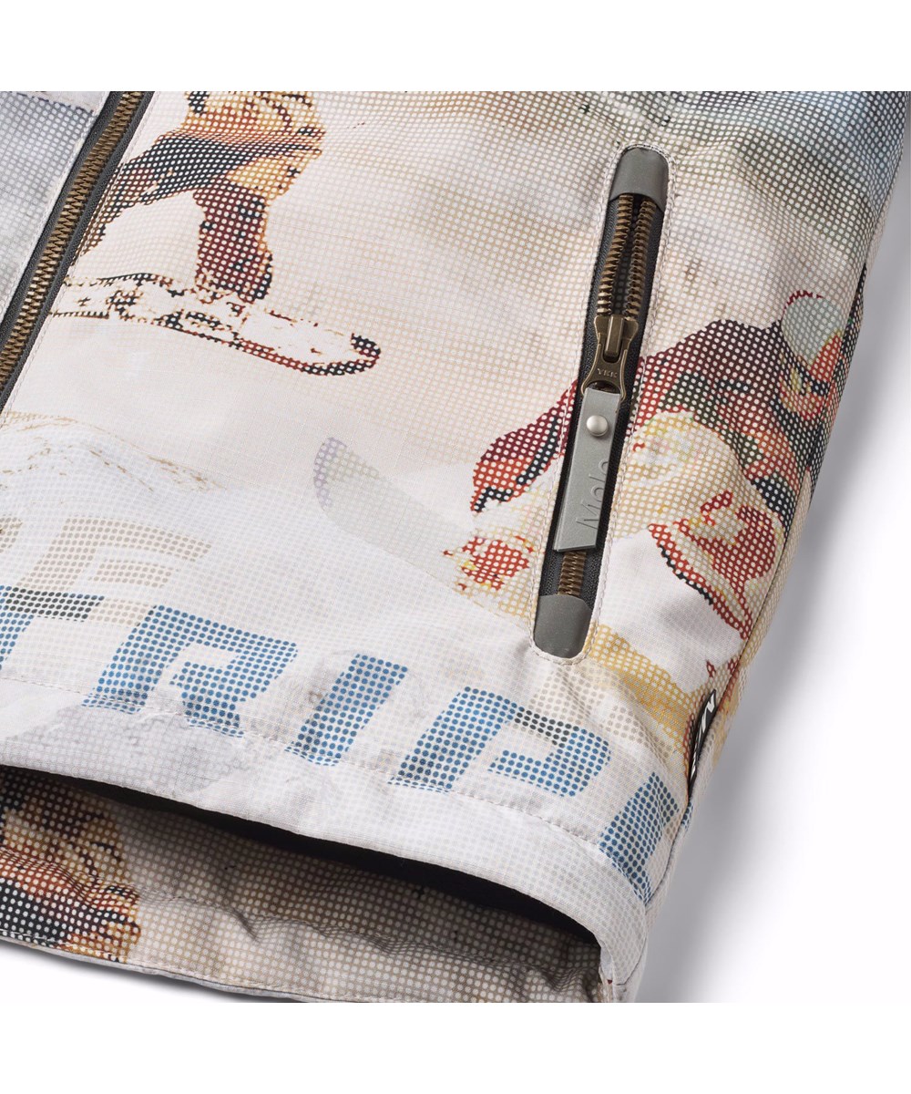 Castor - Spin 1260 - Vind- og vandtæt vinterjakke til en kold vinter i genanvendt polyester, med et pixeleret print af cool snowboarder i alperne, samt foret med 3M™ Thinsulate™