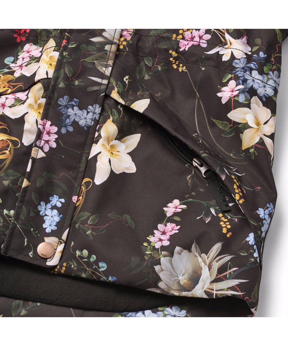 Cathy Fur - Paisley Flowers - Sort vind- og vandtæt vinterjakke til børn i genanvendt polyester samt vatteret med 3M™ Thinsulate™.