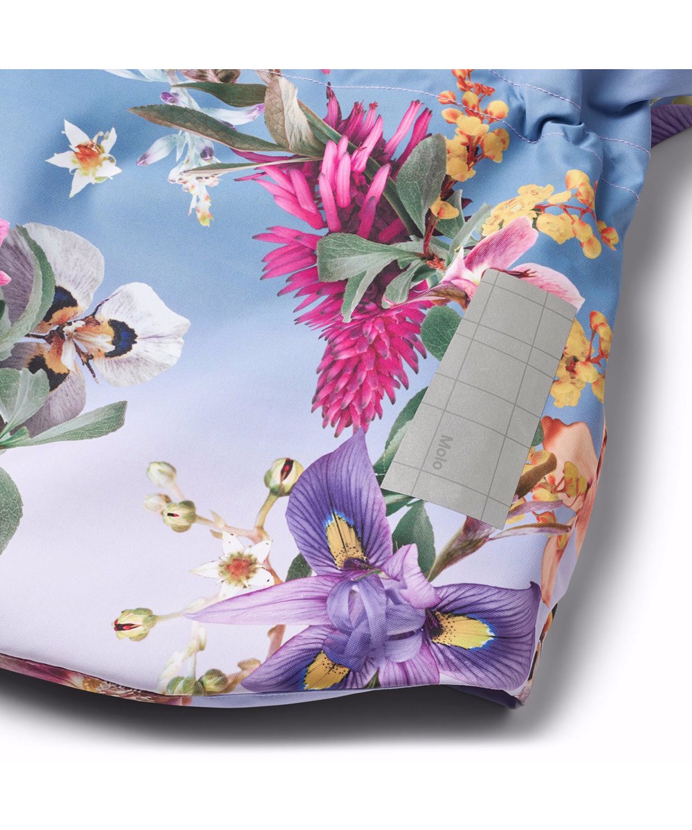 Cathy - Gradient Bloom - Vind- og vandtæt vinterjakke til en kold vinter i genanvendt polyester, med et print af smukke blomster i friske farver på en blå og lilla baggrund, samt foret med 3M™ Thinsulate™