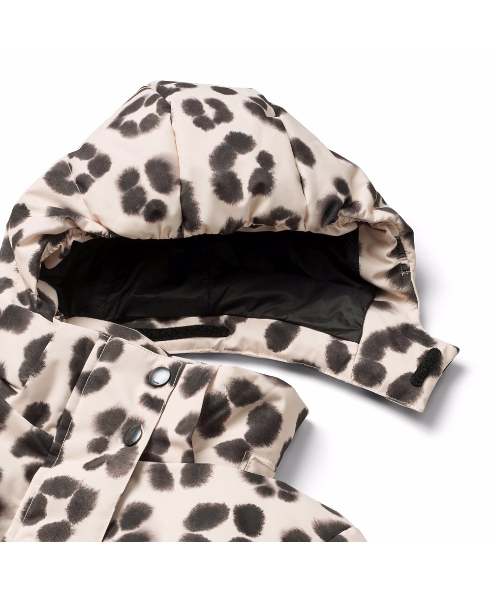 Hansine Pro - Snow Leo - Vind- og vandafvisende leopard vinterjakke til børn i genanvendt polyester med genanvendt polyester fyld og 3M™ Thinsulate™.