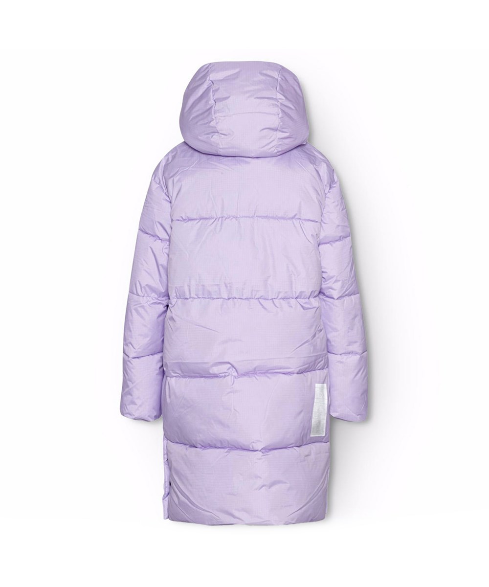 Harper - Pastel Lilac - Varm, pastel lilla dynejakke skabt til den kolde vinter, fremstillet af genanvendt polyester. Jakken har indbyggede vindfang i ærmerne og reflekser for øget synlighed i trafikken