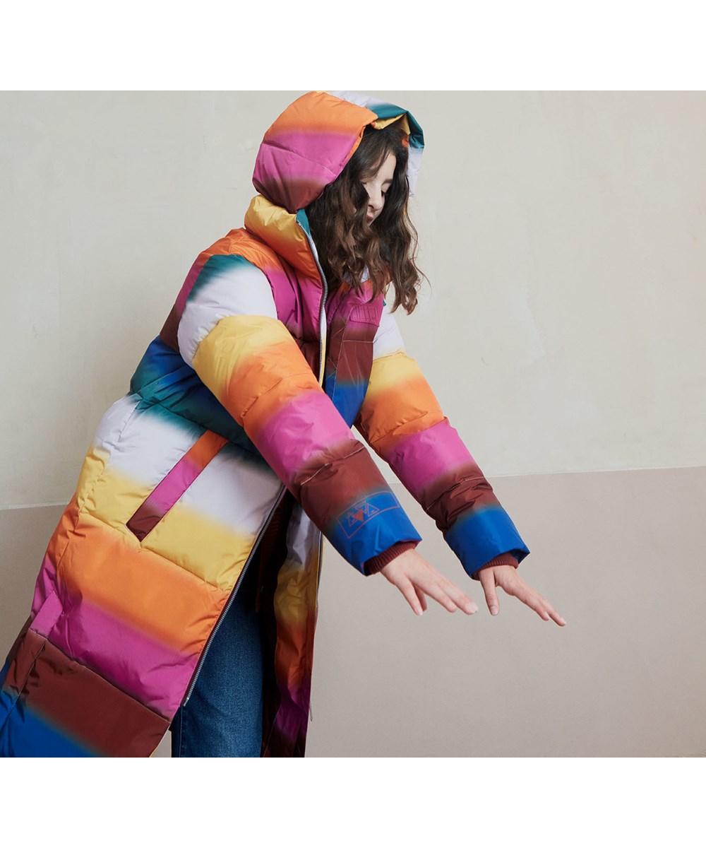 Harper - Glowy Rainbow - Recycled regnbue lang varm frakke