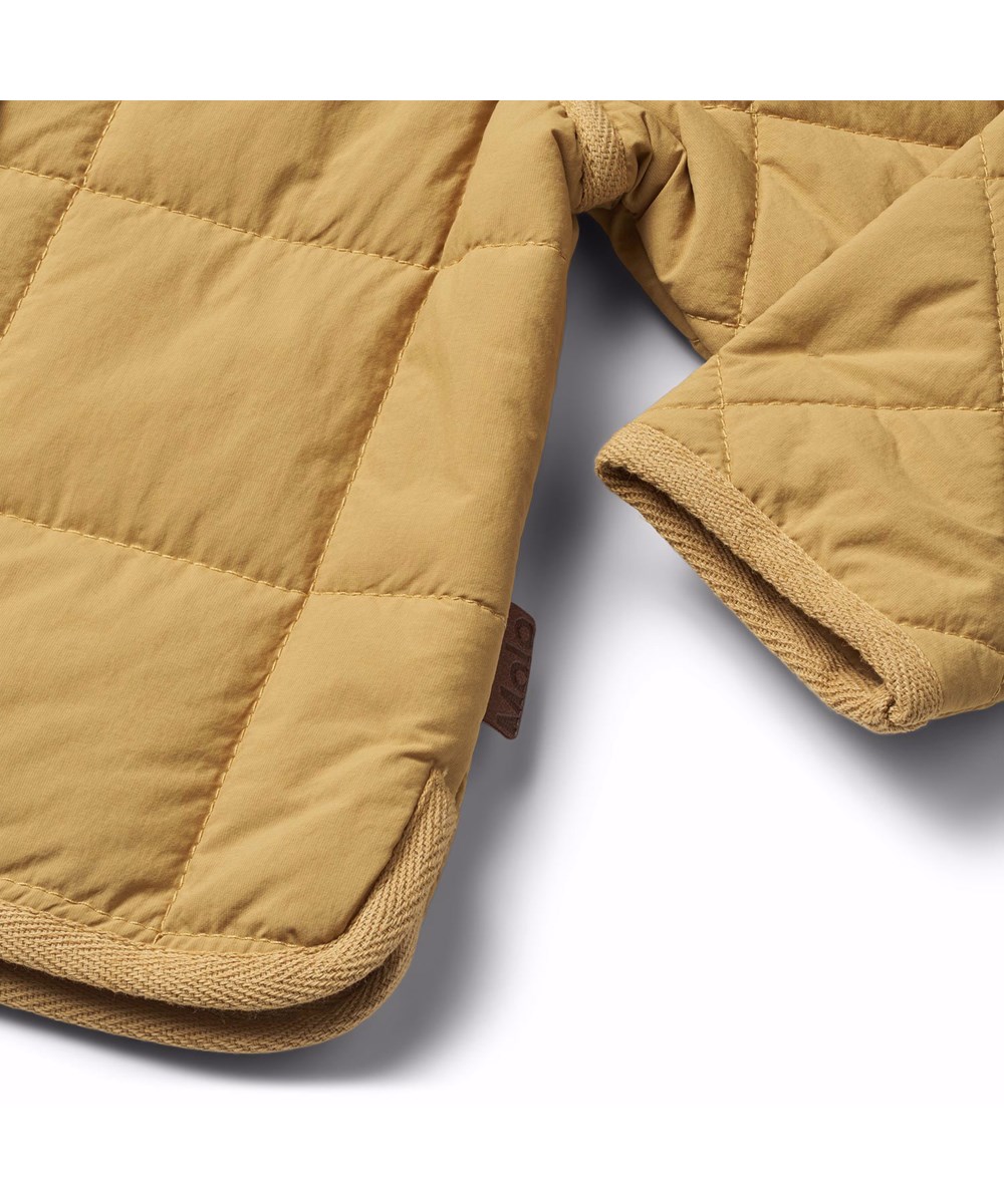 Harrie - Suede - Kakifarvet vandafvisende termojakke til baby i genanvendt nylon med quiltet mønster.