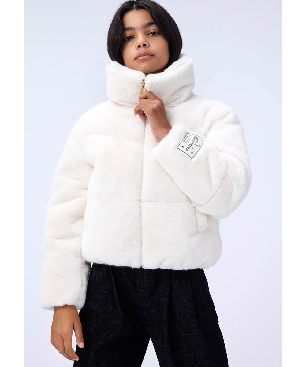 Havi 2 - Vanilla - Råhvid jakke til børn i blød, imiteret pels fremstillet af genanvendt polyester.