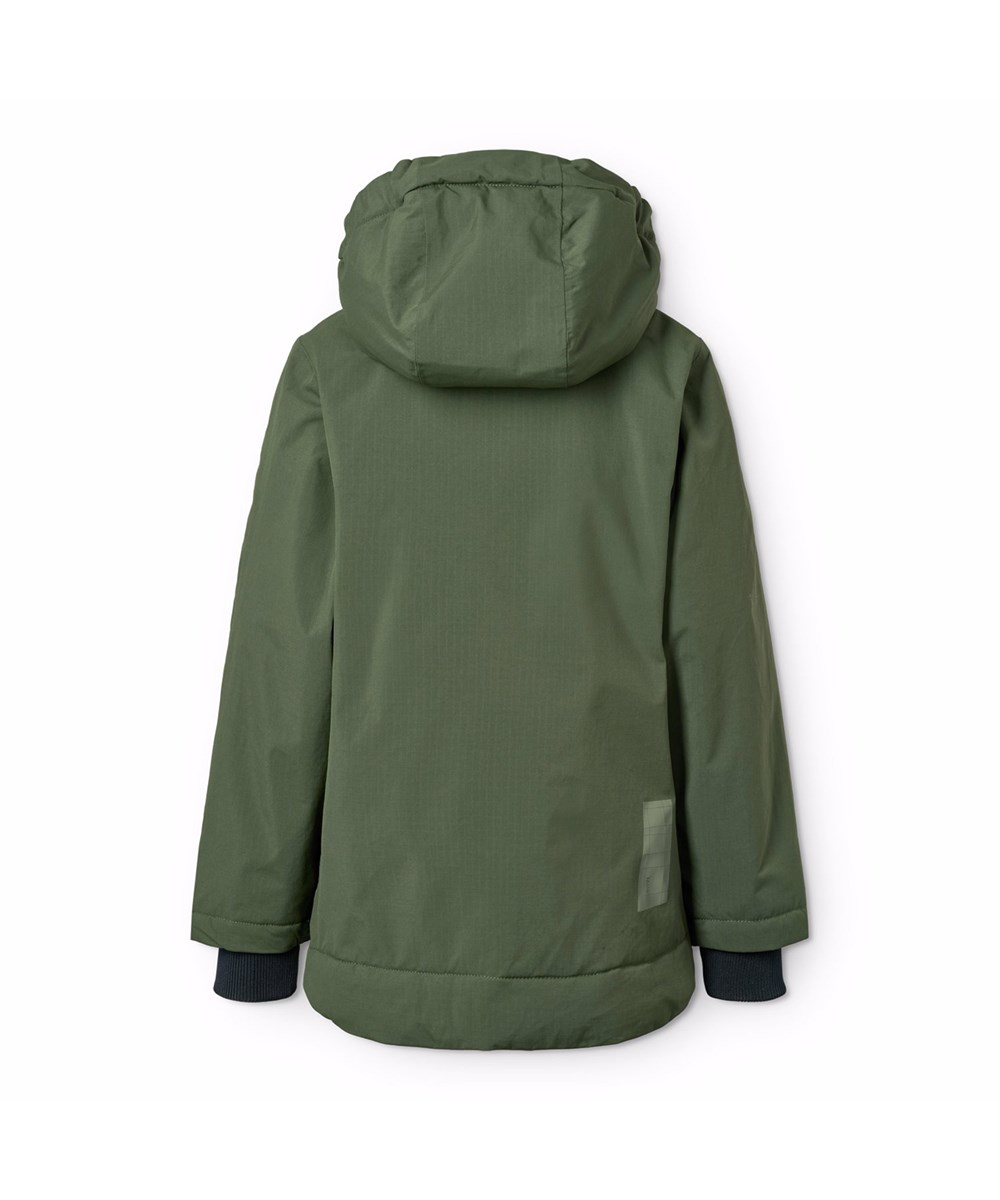 Heiko - Dark Forest - Vind- og vandafvisende mørkegrøn jakke til børn i genanvendt nylon med praktisk lynlåslukning, høj krave og aftagelig foret hætte.