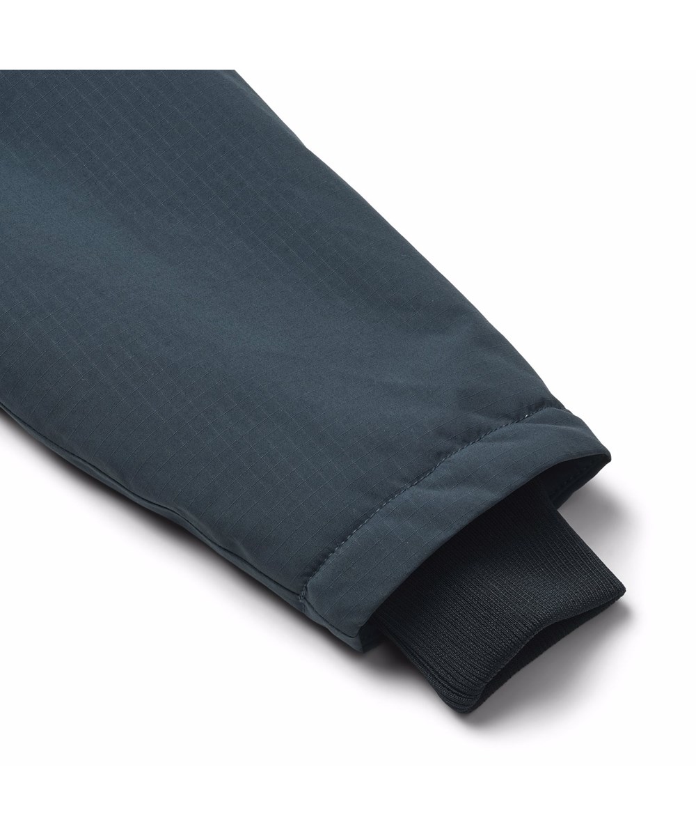 Heiko - Night Navy - Vind- og vandafvisende mørkeblå jakke til børn i genanvendt nylon med praktisk lynlåslukning, høj krave og aftagelig foret hætte.