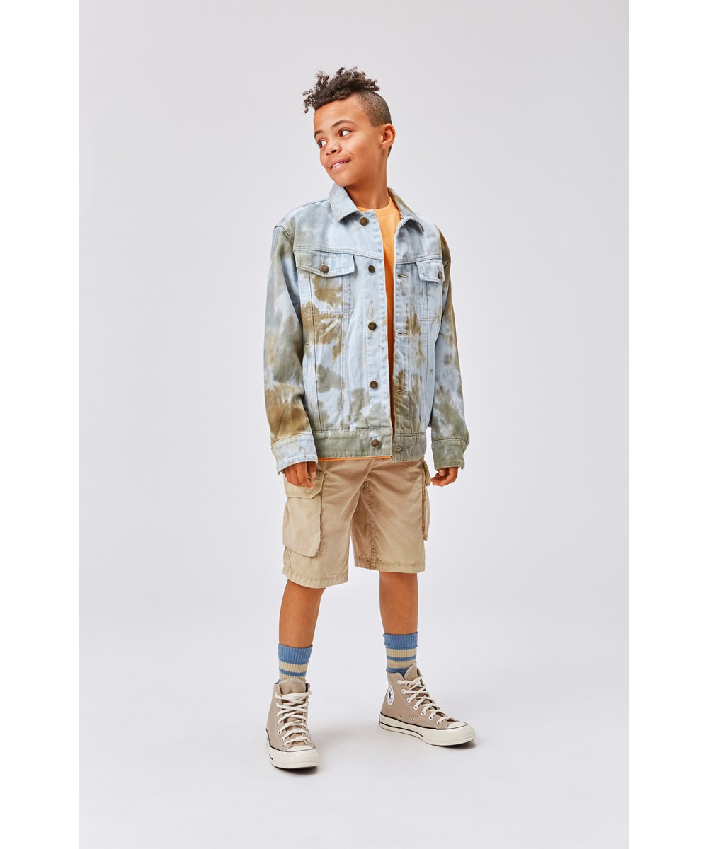 Heni - Tie Dye - lyseblå denim jakke med grøn tie-dye