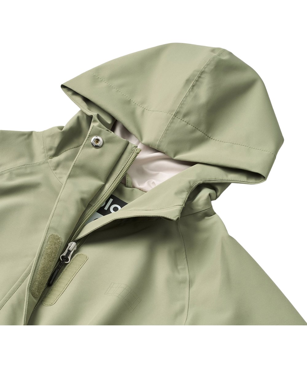 Hennah - Dusty Olive - Grøn vind- og vandafvisende jakke i genanvendt polyester til børn
