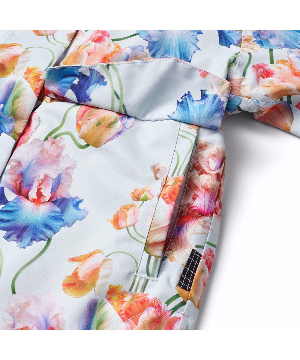 Hennah - Tulip Blue - Lyseblå vind- og vandtæt jakke til børn i genanvendt polyester med aftagelig hætte.