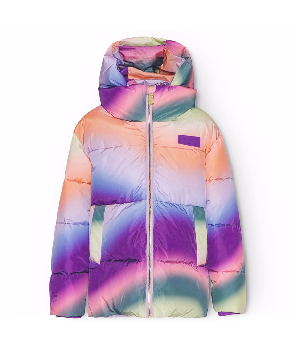 Hilo - Wavy Rainbow - Varm dynejakke til en kold vinter i genanvendt polyester, med et multifarvet vævende grafitti print.  Jakken har indbyggede vindfang i ærmerne og reflekser for øget synlighed i trafikken