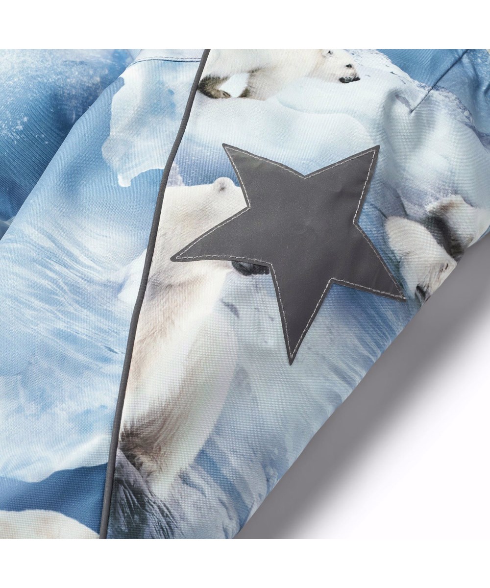 Hopla Fur - Polar Bear Joy - Vind- og vandtæt vinterjakke til en kold vinter i genanvendt polyester, foret med fleece og 3M™ Thinsulate™, med et print af legende isbjørne imellem isflager i blå nuancer