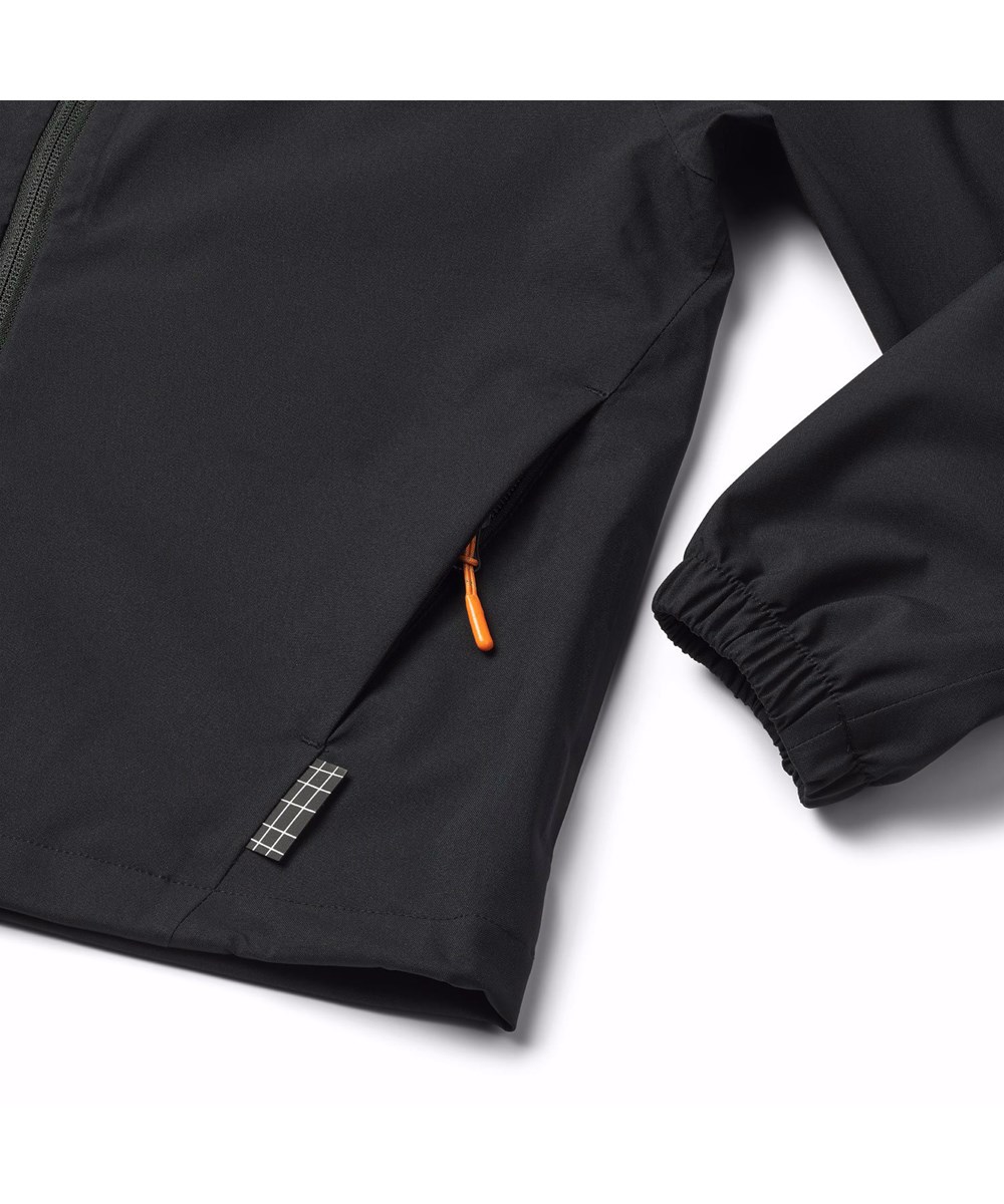 Horizon - Black - Sort vind- og vandtæt jakke til børn i genanvendt polyester med hætte.